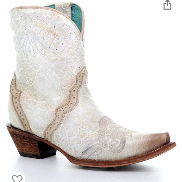 Corral Shoes - NWOB off white Corral boots